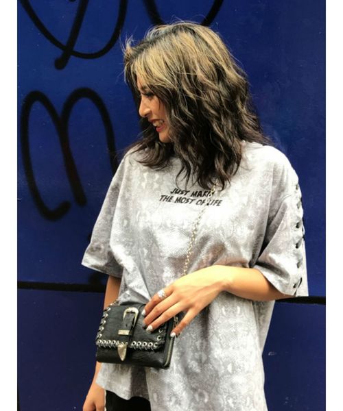 EVRIS（エヴリス）の「ショルダーレースアップBIG Tシャツ（Tシャツ/カットソー・レディース・ホワイト/ブラック/その他1・FREE）」の4枚目の写真