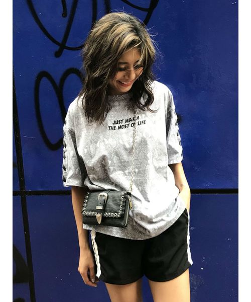 EVRIS（エヴリス）の「ショルダーレースアップBIG Tシャツ（Tシャツ/カットソー・レディース・ホワイト/ブラック/その他1・FREE）」の6枚目の写真