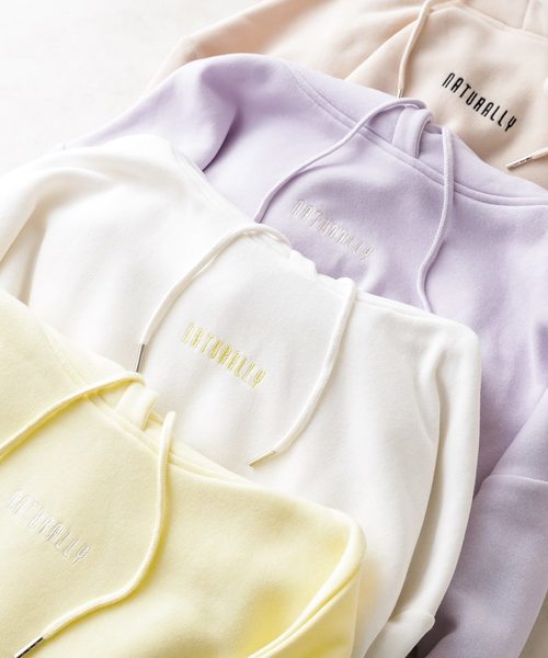 OLIVE des OLIVE(オリーブデオリーブ)の「プチロゴ裏毛パーカー(パーカー・レディース・ベージュ/オフホワイト/イエロー/ラベンダー・FREE)」の2枚目の写真