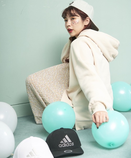 OLIVE des OLIVE(オリーブデオリーブ)の「プチロゴ裏毛パーカー(パーカー・レディース・ベージュ/オフホワイト/イエロー/ラベンダー・FREE)」の5枚目の写真