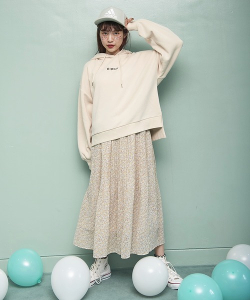 OLIVE des OLIVE(オリーブデオリーブ)の「プチロゴ裏毛パーカー(パーカー・レディース・ベージュ/オフホワイト/イエロー/ラベンダー・FREE)」の6枚目の写真