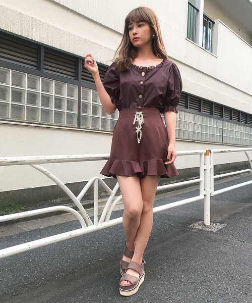 one after another NICE CLAUP(ワンアフターアナザーナイスクラップ)の「レースアップフリルショートパンツ(その他パンツ・レディース・ブラック/ブラウン/ベージュ・FREE)」の6枚目の写真