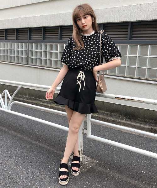 one after another NICE CLAUP(ワンアフターアナザーナイスクラップ)の「レースアップフリルショートパンツ(その他パンツ・レディース・ブラック/ブラウン/ベージュ・FREE)」の15枚目の写真