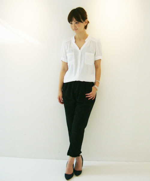 Jewel Changes(ジュエルチェンジズ)の「JOCRP R ヘンリースタンド 装飾 ショートスリーブ / ブラウス(シャツ/ブラウス・レディース・ホワイト/シャーベット/ライトブルー・フリー)」の1枚目の写真