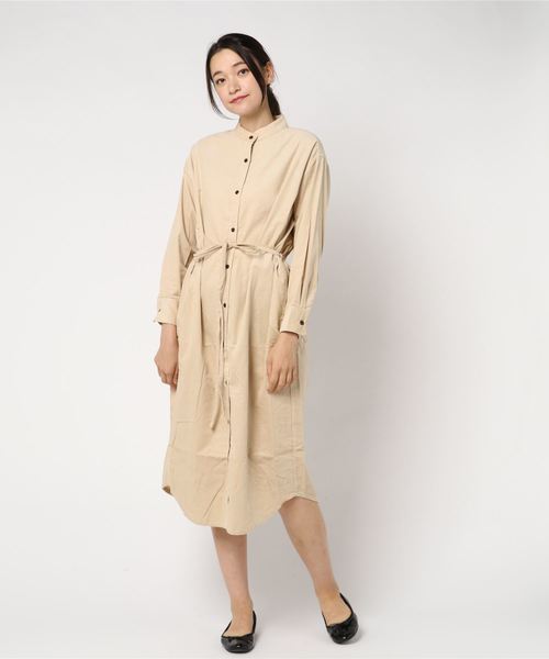 ALLUMER（アリュメール）の「コーデュロイシャツドレス（シャツワンピース・レディース・ブラック/ベージュ/カーキ・1）」の12枚目の写真