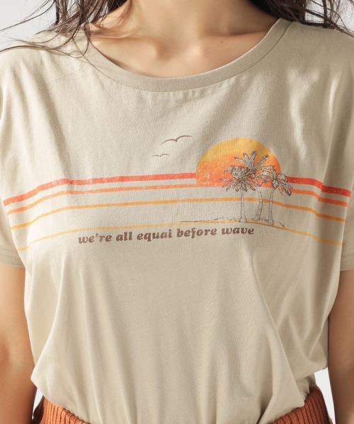 BAYFLOW(ベイフロー)の「カリフォルニアコットン アソートアートTシャツ(Tシャツ/カットソー・レディース・ホワイト/ベージュ/チャコール・SMALL/MEDIUM)」の14枚目の写真