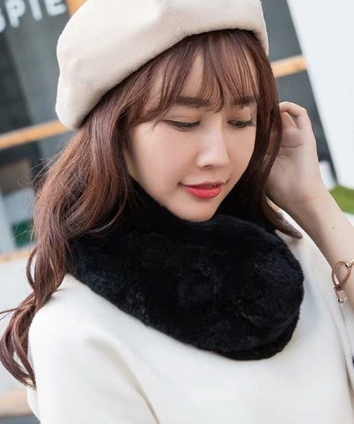 Fun & Daily（ファンアンドデイリー）の「F&D : クロスポイントファーマフラー（マフラー・レディース・アイボリー/ワインレッド/ブラック/ベージュ/グレー・FREE）」の2枚目の写真