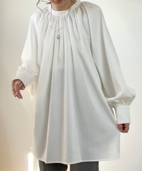 Bonjour Sagan(ボンジュールサガン)の「WEARISTA maiko × Bonjour Sagan ボリュームスリーブ 4WAYハイネックデザインブラウス(チュニック・レディース・ブラック/ベージュ/オフホワイト・FREE)」の5枚目の写真