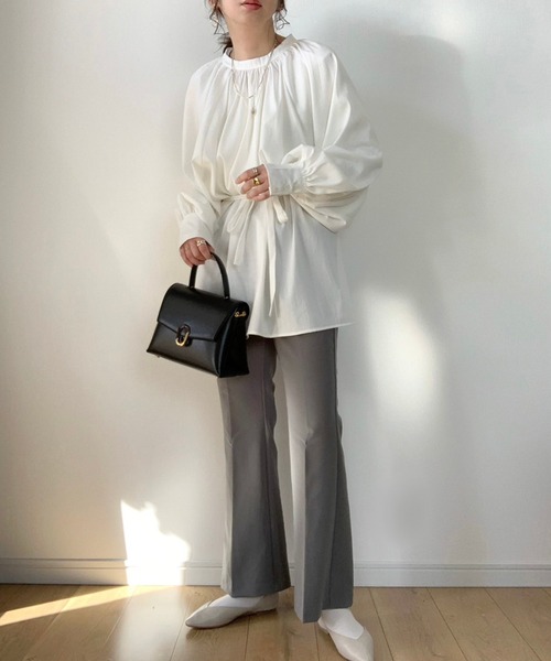 Bonjour Sagan(ボンジュールサガン)の「WEARISTA maiko × Bonjour Sagan ボリュームスリーブ 4WAYハイネックデザインブラウス(チュニック・レディース・ブラック/ベージュ/オフホワイト・FREE)」の7枚目の写真