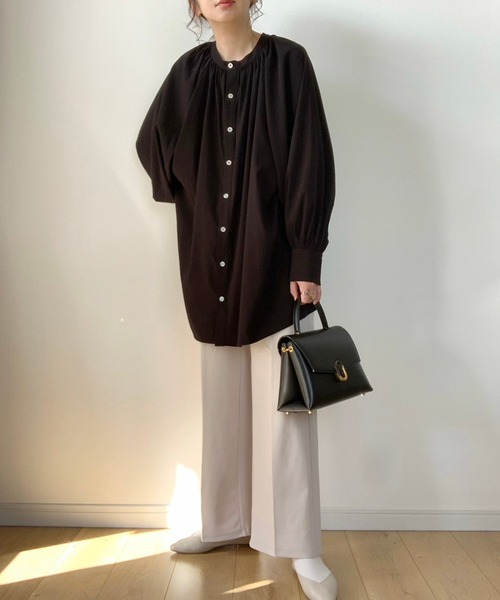 Bonjour Sagan(ボンジュールサガン)の「WEARISTA maiko × Bonjour Sagan ボリュームスリーブ 4WAYハイネックデザインブラウス(チュニック・レディース・ブラック/ベージュ/オフホワイト・FREE)」の15枚目の写真