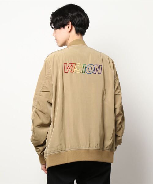 VISION STREET WEAR（ヴィジョンストリートウェア）の「【VISION STREET WEAR／ビジョンストリートウェア】レインボー刺繍MA-1　バックプリント/バック刺繍　ビッグシルエット　ブランドロゴ（MA-1・メンズ・ベージュ/ワイン・X-LARGE/LARGE/MEDIUM）」の4枚目の写真