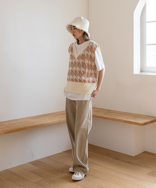 UNE MANSION(ユヌマンション)の「ハウンドトゥースチェック配色ニットベスト(ベスト・レディース・アイボリー/イエロー/オリーブ・FREE)」の4枚目の写真