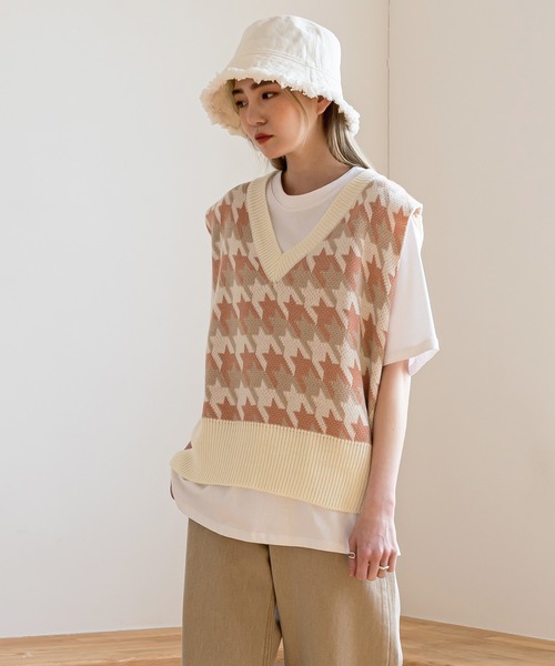 UNE MANSION(ユヌマンション)の「ハウンドトゥースチェック配色ニットベスト(ベスト・レディース・アイボリー/イエロー/オリーブ・FREE)」の8枚目の写真