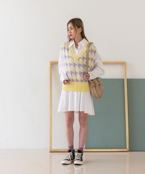 UNE MANSION(ユヌマンション)の「ハウンドトゥースチェック配色ニットベスト(ベスト・レディース・アイボリー/イエロー/オリーブ・FREE)」の9枚目の写真