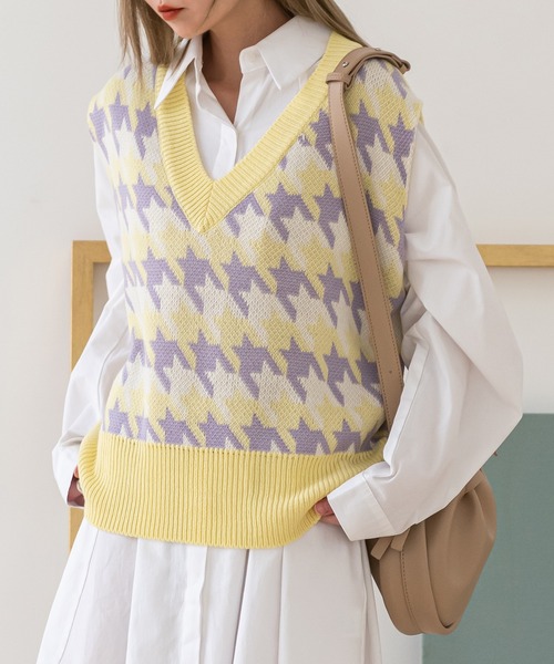 UNE MANSION(ユヌマンション)の「ハウンドトゥースチェック配色ニットベスト(ベスト・レディース・アイボリー/イエロー/オリーブ・FREE)」の17枚目の写真
