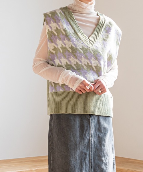 UNE MANSION(ユヌマンション)の「ハウンドトゥースチェック配色ニットベスト(ベスト・レディース・アイボリー/イエロー/オリーブ・FREE)」の18枚目の写真
