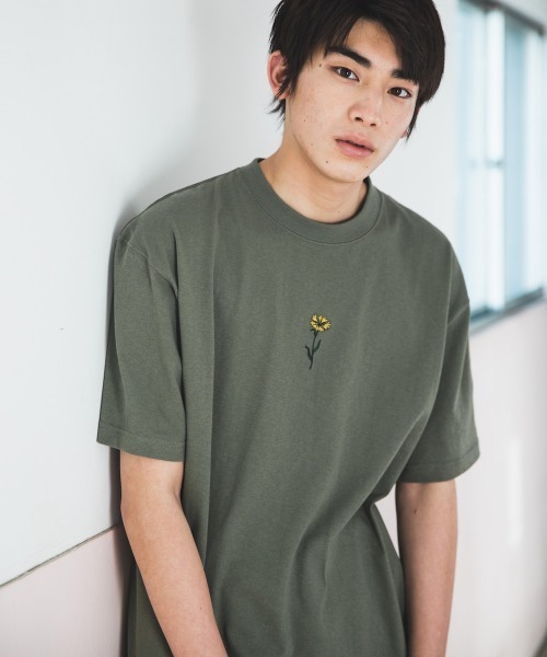 rehacer(レアセル)の「rehcaer : Belief Flower on Wide Body / ビリーフフラワー オン ワイドボディー(Tシャツ/カットソー・メンズ・ホワイト/ブラック/オリーブ・SMALL/MEDIUM/LARGE/X-LARGE)」の3枚目の写真