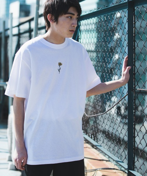 rehacer(レアセル)の「rehcaer : Belief Flower on Wide Body / ビリーフフラワー オン ワイドボディー(Tシャツ/カットソー・メンズ・ホワイト/ブラック/オリーブ・SMALL/MEDIUM/LARGE/X-LARGE)」の7枚目の写真