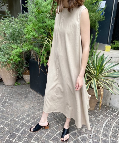 AZUL ENCANTO（アズールエンカント）の「リネンライクフレアノースリワンピース（ワンピース・レディース・ブラック/ベージュ/ブラウン/アイボリー・FREE）」の5枚目の写真