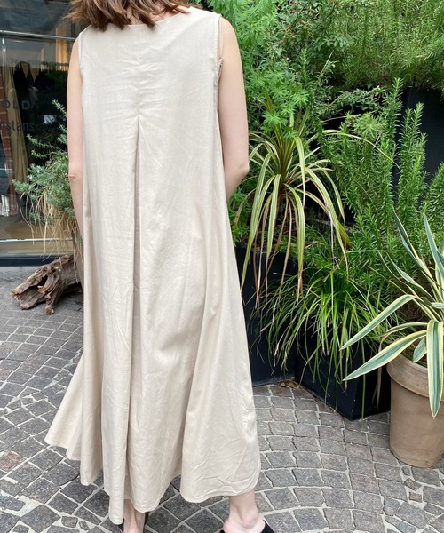 AZUL ENCANTO（アズールエンカント）の「リネンライクフレアノースリワンピース（ワンピース・レディース・ブラック/ベージュ/ブラウン/アイボリー・FREE）」の11枚目の写真