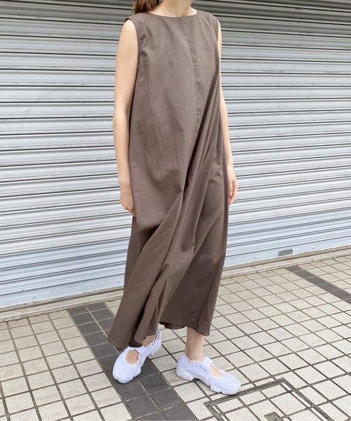 AZUL ENCANTO（アズールエンカント）の「リネンライクフレアノースリワンピース（ワンピース・レディース・ブラック/ベージュ/ブラウン/アイボリー・FREE）」の21枚目の写真