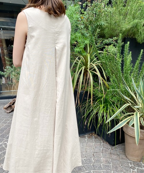 AZUL ENCANTO（アズールエンカント）の「リネンライクフレアノースリワンピース（ワンピース・レディース・ブラック/ベージュ/ブラウン/アイボリー・FREE）」の16枚目の写真