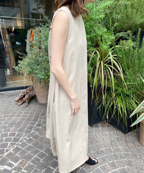 AZUL ENCANTO（アズールエンカント）の「リネンライクフレアノースリワンピース（ワンピース・レディース・ブラック/ベージュ/ブラウン/アイボリー・FREE）」の6枚目の写真