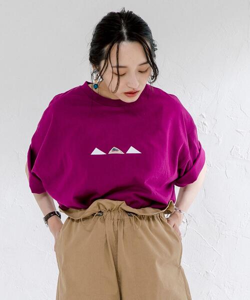 KELTY（ケルティ）の「【WEB限定カラー】KELTY（ケルティ）別注トリプルサンカクバックプリントTシャツ#（Tシャツ/カットソー・レディース・ブラック/ベージュ/パープル/オフホワイト/オリーブ/マスタード/モカ/ナチュラル/コバルトブルー・MEDIUM/LARGE）」の16枚目の写真