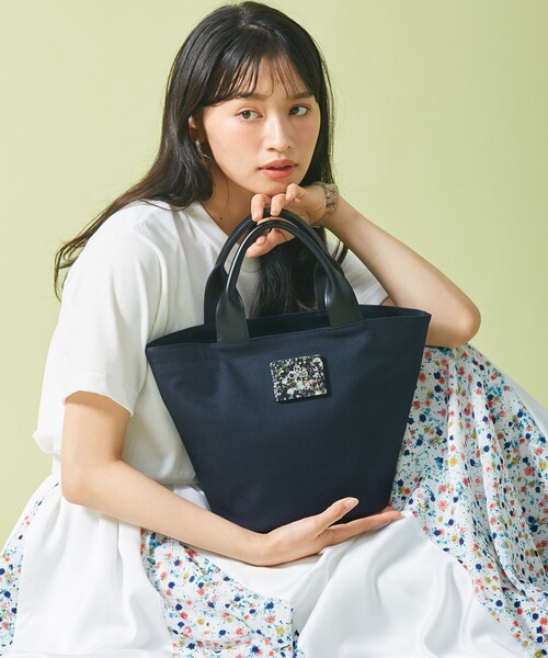 ANEVER(アンエバー)の「【LOTUS】キャンバス トート(トートバッグ・レディース・ホワイト系/ブラック系/ブラウン系/ネイビー系・F)」の4枚目の写真