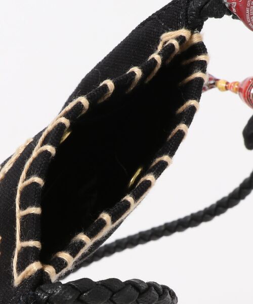 Vivienne Westwood（ヴィヴィアンウエストウッド）の「51130006/11415BEADED BEADED PHONE CASE（スマホケース/カバー・レディース・ブラック・FREE）」の4枚目の写真