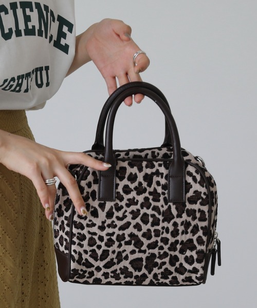 RAY CASSIN（レイカズン）の「スクエアボストンバッグ（ボストンバッグ・レディース・シルバー/ブラック系/ブラウン系・FREE）」の5枚目の写真