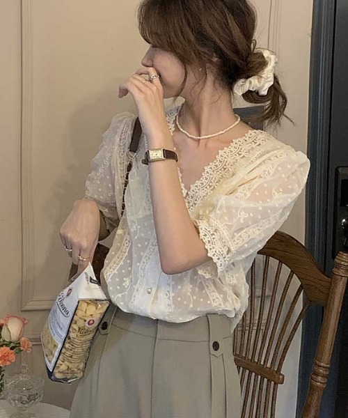 MANGROVE(マングローブ)の「フェミニンレースシアー半袖ブラウス(シャツ/ブラウス・レディース・ブラック/ナチュラル・FREE)」の11枚目の写真
