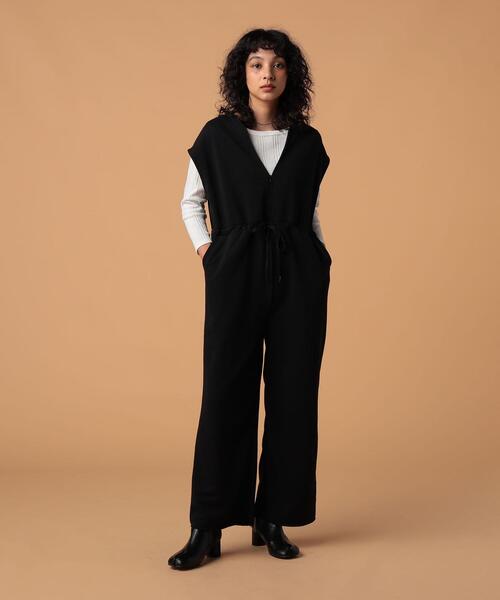 FEELING MADE（フィーリングメイド）の「FEELING MADE エアリースウェット Vネック サロペット（サロペット/オーバーオール・レディース・ダークブラウン/ブラック・SMALL/MEDIUM/LARGE）」の3枚目の写真