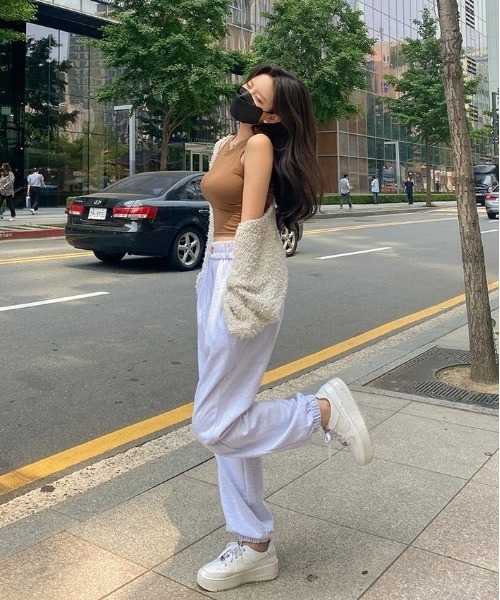 chuu（チュー）の「CHUU ウエストバンディングジョガーパンツ（スウェットパンツ・レディース・スカイブルー/ピンク/霜降りグレー・FREE）」の16枚目の写真