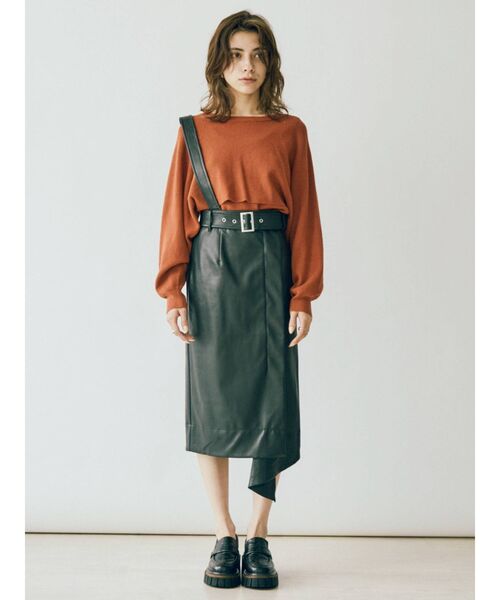 EVRIS(エヴリス)の「アシメレザーライクミディスカート(スカート・レディース・アイボリー/ブラック・SMALL/MEDIUM)」の4枚目の写真