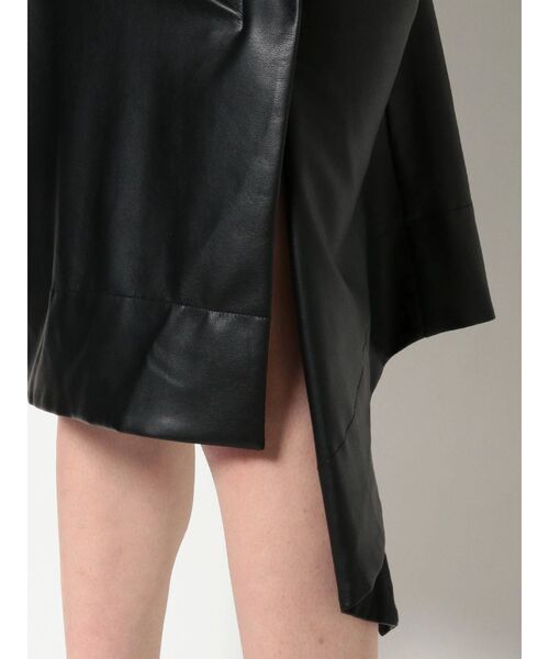 EVRIS(エヴリス)の「アシメレザーライクミディスカート(スカート・レディース・アイボリー/ブラック・SMALL/MEDIUM)」の16枚目の写真