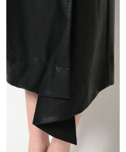 EVRIS(エヴリス)の「アシメレザーライクミディスカート(スカート・レディース・アイボリー/ブラック・SMALL/MEDIUM)」の17枚目の写真