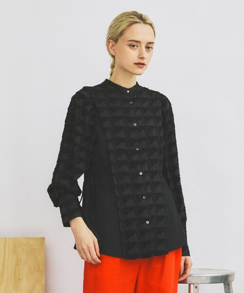 INella（イネラ）の「【INella(イネラ)】2WAYジャガードブラウス（シャツ/ブラウス・レディース・ブラック/グリーン・FREE）」の2枚目の写真