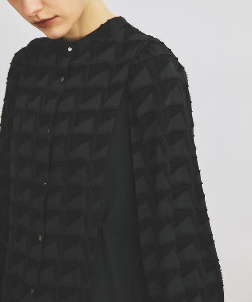 INella（イネラ）の「【INella(イネラ)】2WAYジャガードブラウス（シャツ/ブラウス・レディース・ブラック/グリーン・FREE）」の9枚目の写真