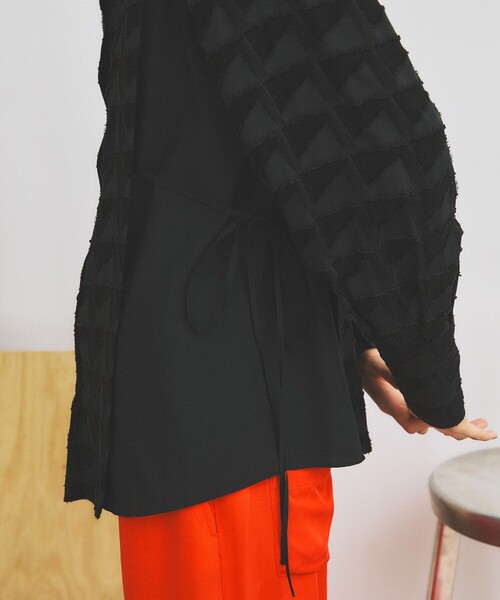 INella（イネラ）の「【INella(イネラ)】2WAYジャガードブラウス（シャツ/ブラウス・レディース・ブラック/グリーン・FREE）」の4枚目の写真