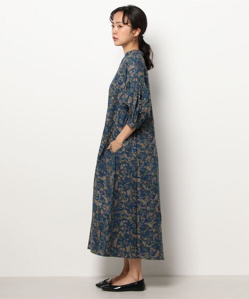 Samansa Mos2（サマンサ モスモス）の「ペイズリーフラワー柄ワンピース（ワンピース・レディース・ベージュ/オレンジ/ブルー・ﾌﾘ-）」の4枚目の写真