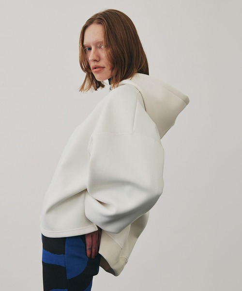 UNITED TOKYO（ユナイテッドトウキョウ）の「サイドスリットオーバーシルエットパーカー（パーカー・レディース・ホワイト/ブラック/イエロー・FREE）」の9枚目の写真