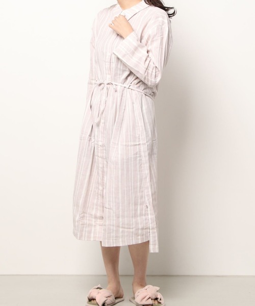 AMPHI（アンフィ）の「綿100%ダブルガーゼ×ストライプ　前開きボタン　ワンピース（ルームウェア/パジャマ・レディース・ライトパープル/ベビーピンク・M-L）」の4枚目の写真