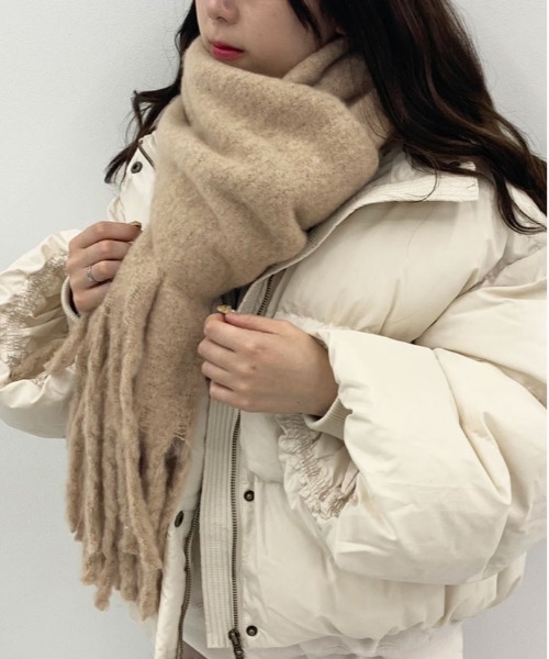 PairPair(ペアペア)の「もこもこマフラー(ユニセックス)(マフラー・レディース・アイボリー/ライトベージュ・FREE)」の2枚目の写真