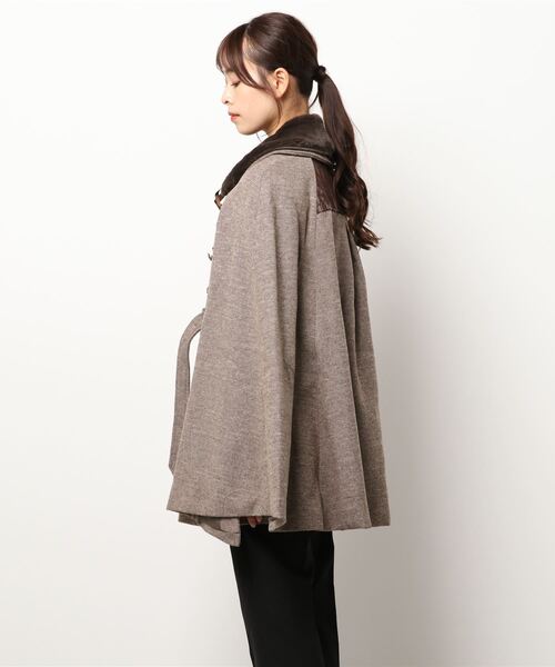 axes femme(アクシーズファム)の「クラシックケープコート(ダッフルコート・レディース・ブラウン/ワイン/チャコール・MEDIUM)」の7枚目の写真