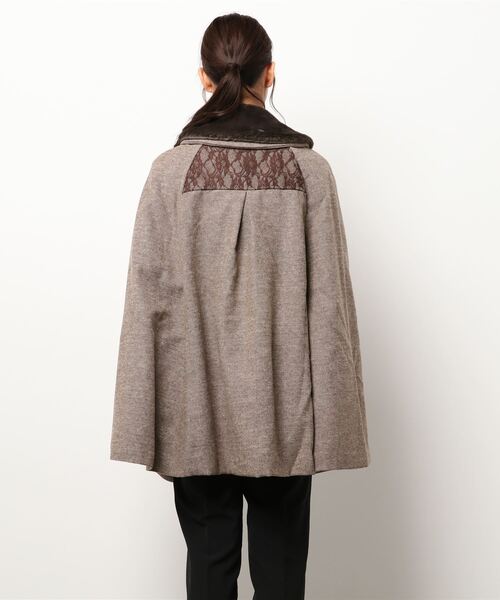 axes femme(アクシーズファム)の「クラシックケープコート(ダッフルコート・レディース・ブラウン/ワイン/チャコール・MEDIUM)」の5枚目の写真
