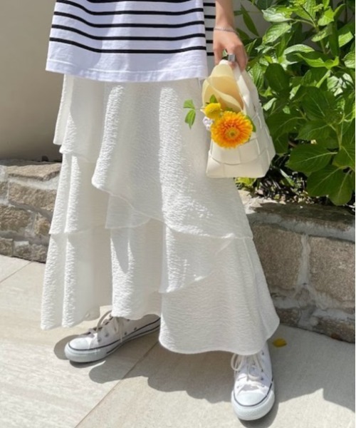 LAVEANGE(ラビアンジェ)の「ランダムティアードスカート(スカート・レディース・ホワイト/ブラック・LL/L/M/3L)」の1枚目の写真