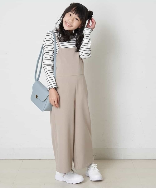 a.v.v（アーヴェヴェ）の「[120-130]バックリボンワイドサロペット（サロペット/オーバーオール・キッズ・ベージュ/ブルー・130/120）」の2枚目の写真