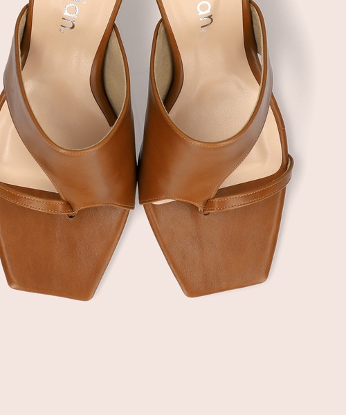 MAMIAN（マミアン）の「甲深トングミュール サンダル (7.0cmヒール)（サンダル・レディース・ブラック/キャメル・S/L/M/LL）」の9枚目の写真