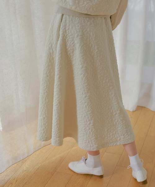 idem(イデム)の「pocopoco flare skirt/キルティングスウェットフレアスカート(スカート・レディース・ブラック/ブルー/アイボリー・FREE)」の2枚目の写真